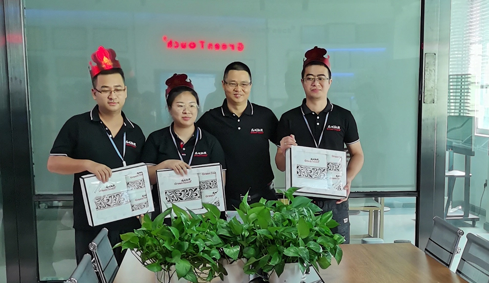 Pesta ulang tahun karyawan perusahaan