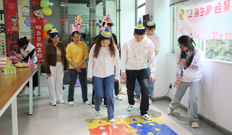 Pesta ulang tahun karyawan GreenTouch di kuartal pertama