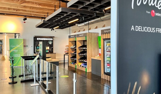 Toko otomatis dengan layar sentuh