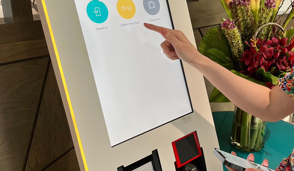 P3 memperkenalkan kios check-in/pengambilan kunci kamar