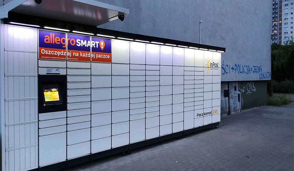 Meningkatnya penggunaan layar sentuh pada loker pengiriman ekspres.