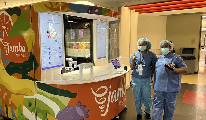 Rumah sakit Atlanta menguji coba kios smoothie robotik Jamba by Blendid.